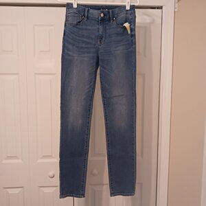 3/$18 or 5/$25 The Slim Blue Mid-Rise Jeans Size 6